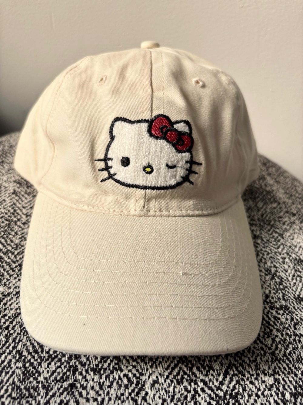 Hello Kitty Hat Women’s Off-White Baseball Cap Embroidered Adjustable Sanrio NWT